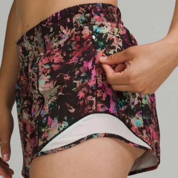 Lululemon Tracker Lined Short Low Rise In Stencil Blossom Red Multi - Picture 2 of 7